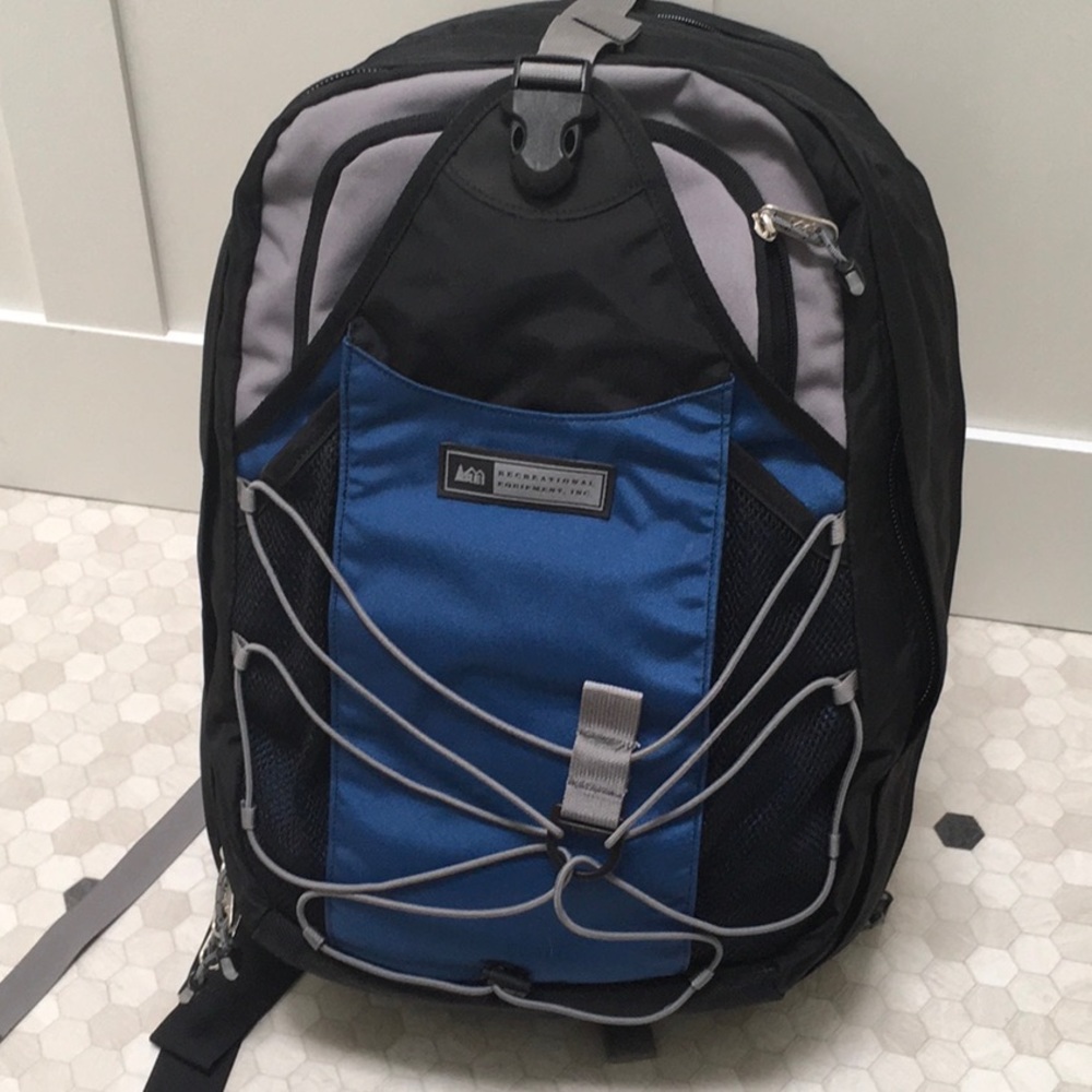 NWOT REI Expandable Hikers Back Pack Padded Back and Waste Straps, Heavy Duty